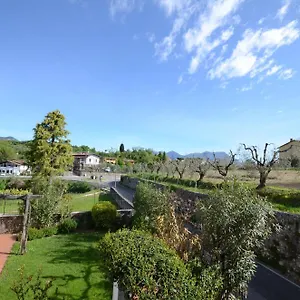 Apartment Corte Vezzola Trilocale Tommaso, Puegnago sul Garda